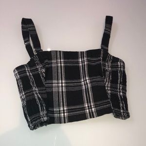 Crop flannel pattern top.